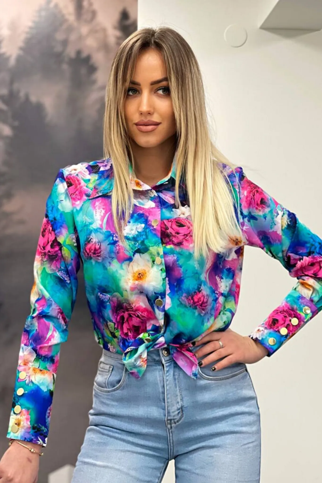 Camicia elegante blu a fantasia floreale multicolore con bottoni dorati