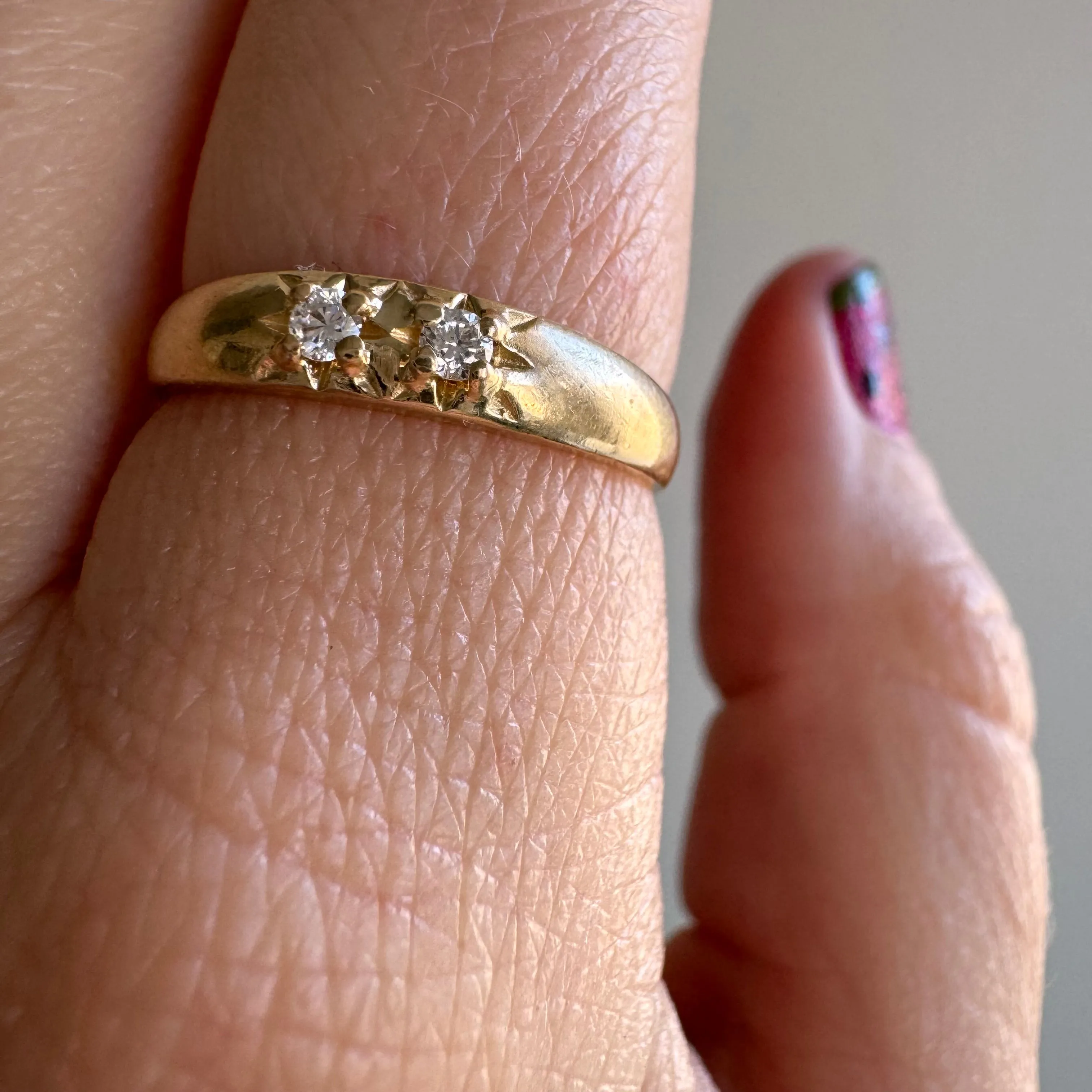 V I N T A G E // twin stars / 14k yellow gold diamond starburst band / size 6.5